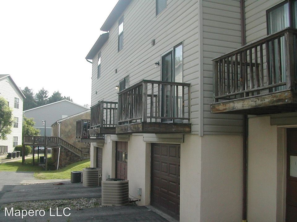 2nd image of 920 Stewart St APT B