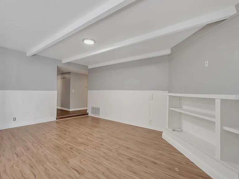 2725 Loyola Dr — Photo 6