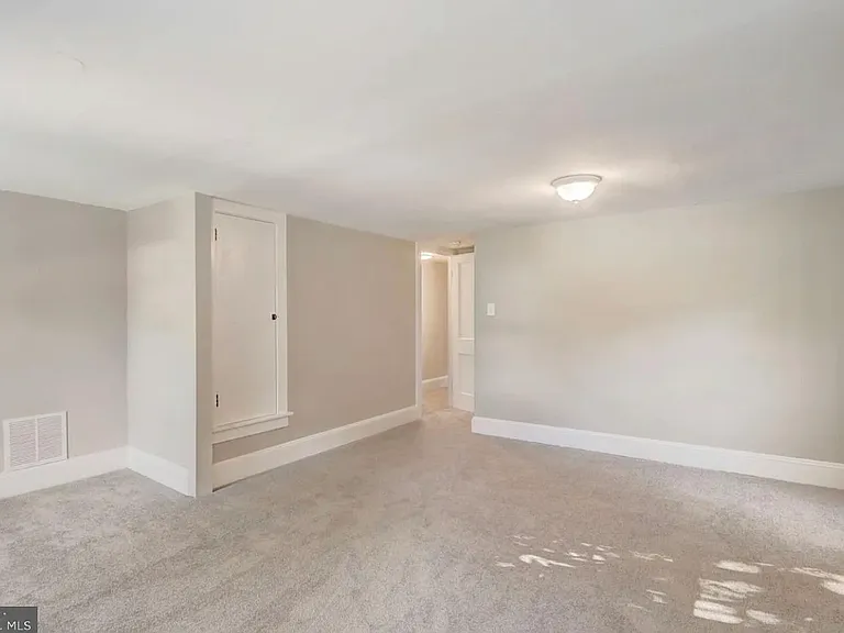 31 W Maple Ave — Photo 20