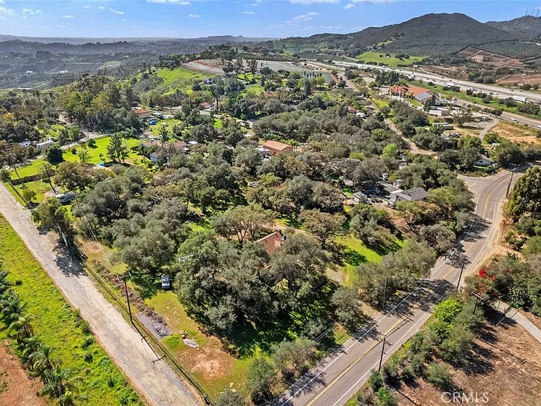 1239 Rainbow Valley Blvd — Photo 26
