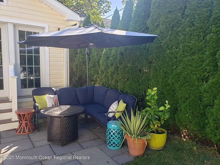 407 Chicago Blvd — Photo 31