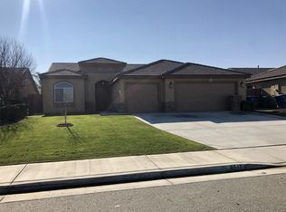 9517 Meadow Falls Dr, Bakersfield, CA 93311