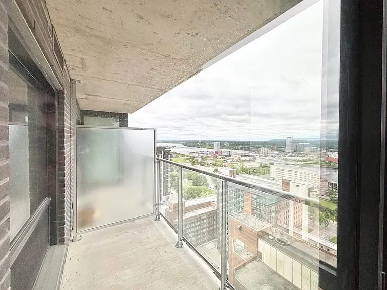 340 Queen St — Photo 6