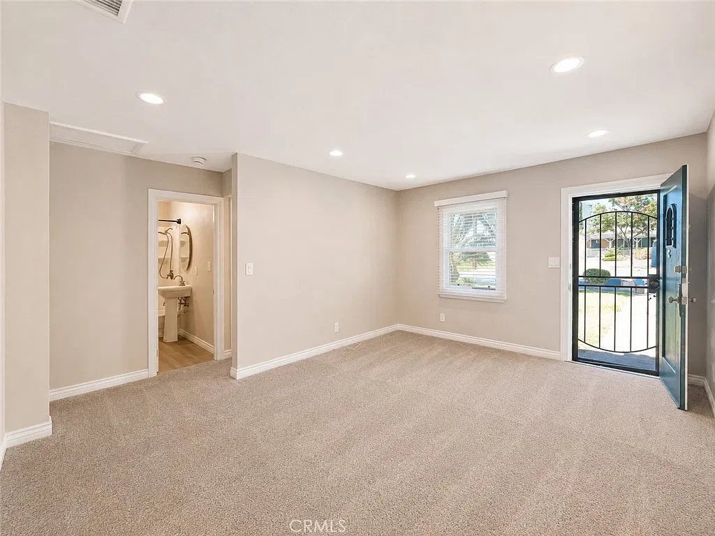 2 bed, 840 sqft, $2,250 — Photo 4