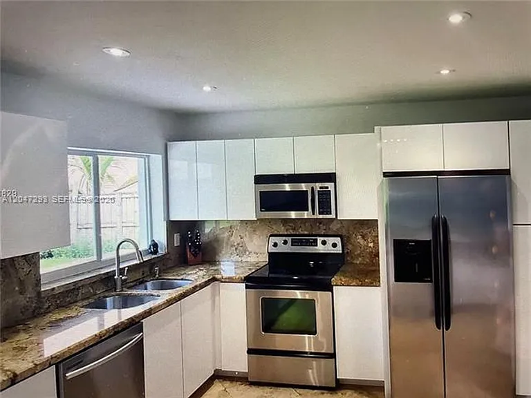 10900 SW 107th Ave #10900 — Photo 1