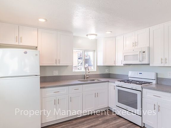 3rd image of 4236 Winona Ave