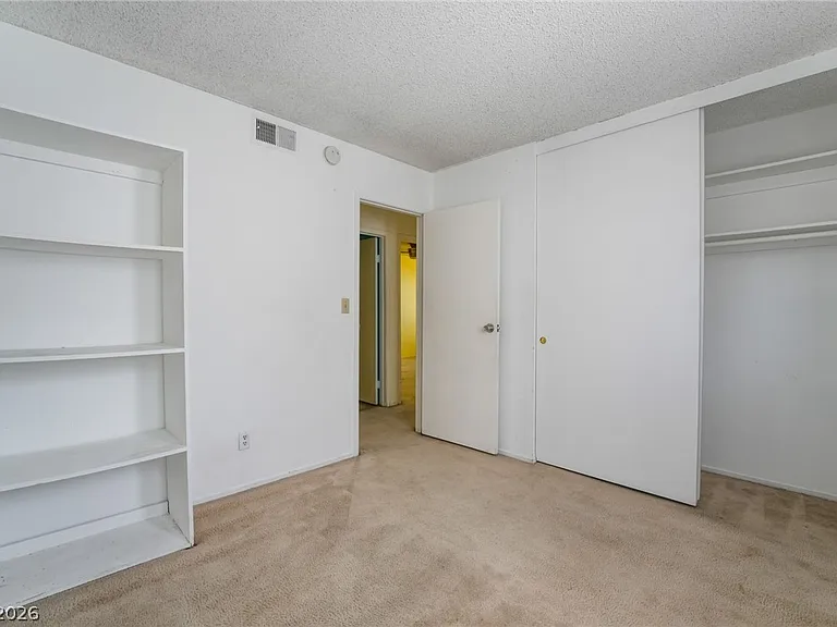 2102 E Russell Rd — Photo 16