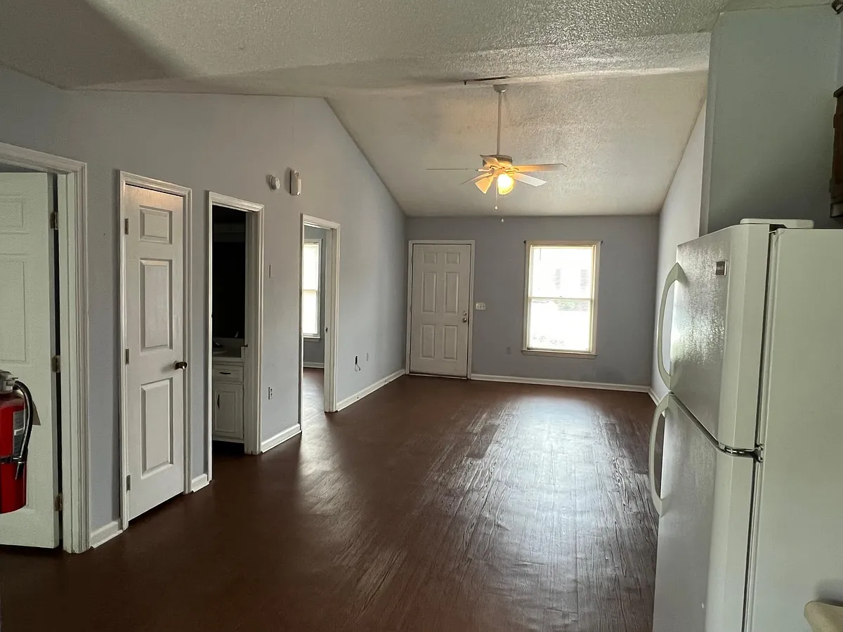 Building Photo - 140 Lanier Dr #31