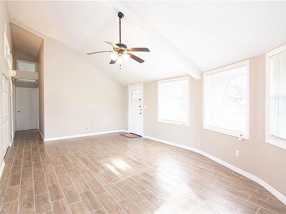 4th image of 3815 Glenoak Dr N