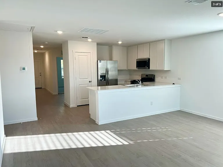 401 McNelly Ln — Photo 6