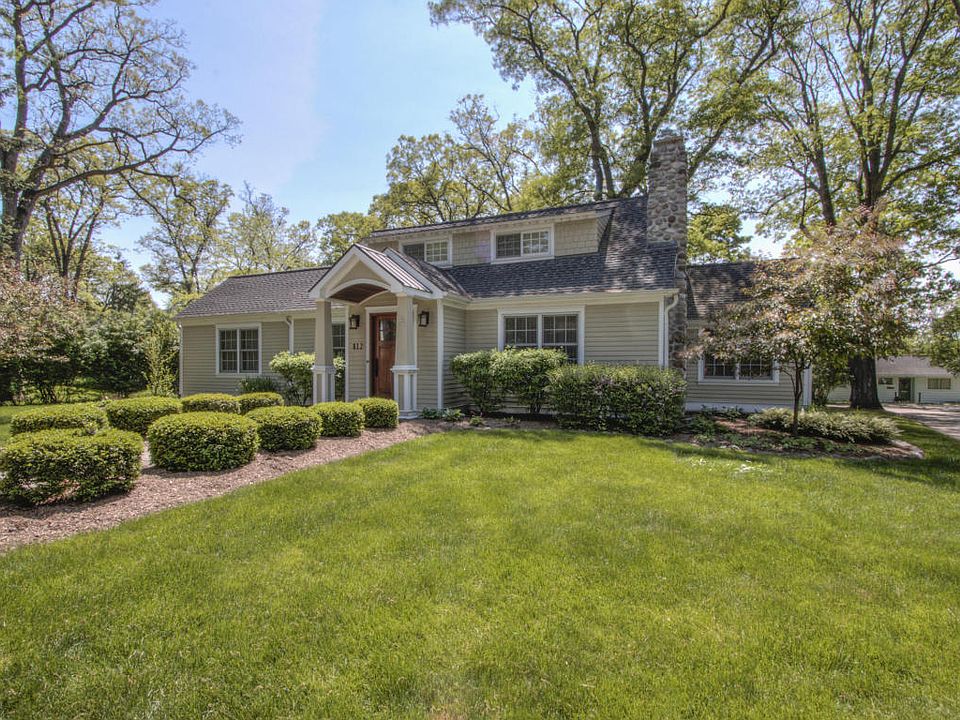 1st image of 812 Sauganash Dr