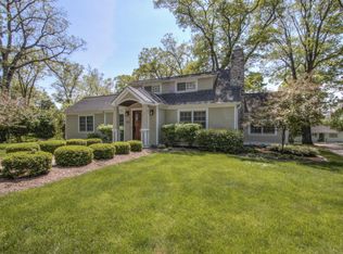 812 Sauganash Dr, Fontana, WI 53125