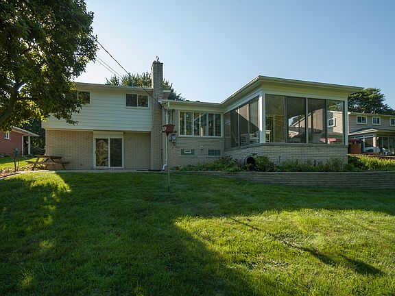 4th image of 16412 Alpine Dr