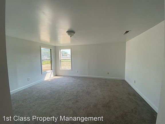 5th image of 2820 Fair St