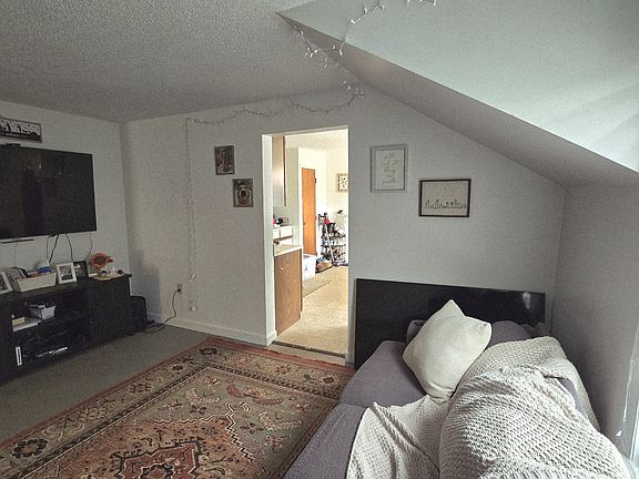 3rd image of 10 Prince St #C