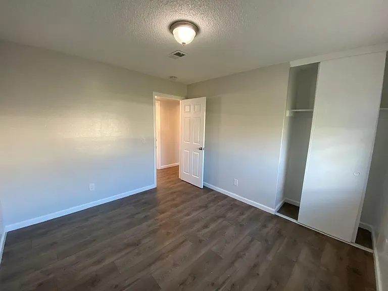2059 Robin Dr — Photo 21