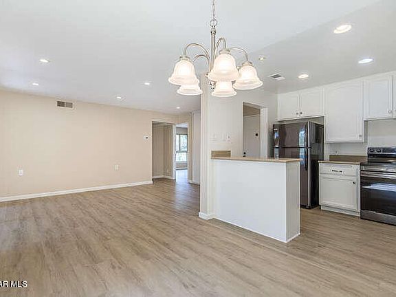 5th image of 348 Chestnut Hill Ct APT 14
