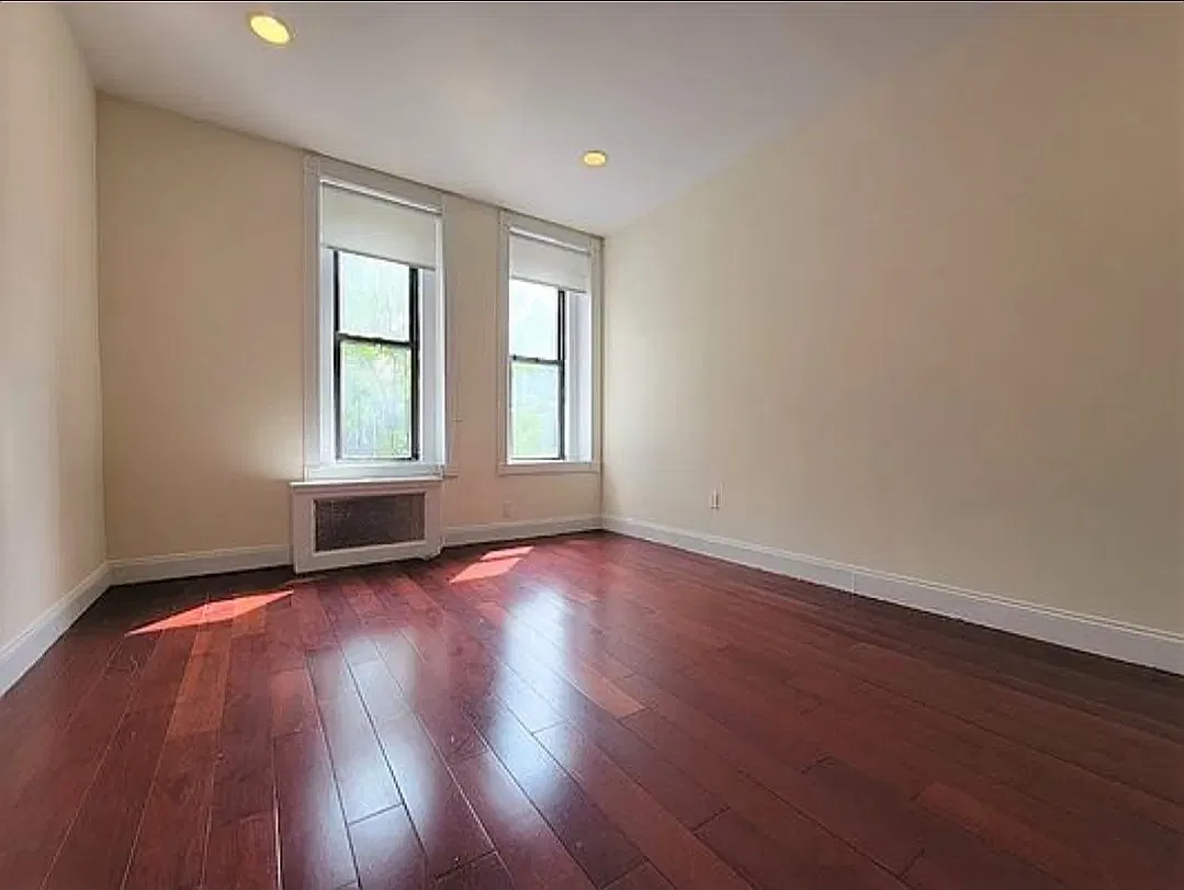 309 East 37th Street — Photo 2