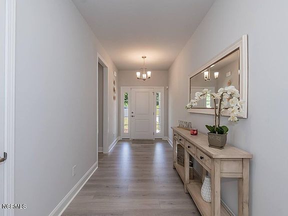 5th image of 207 Bay Hill Drive