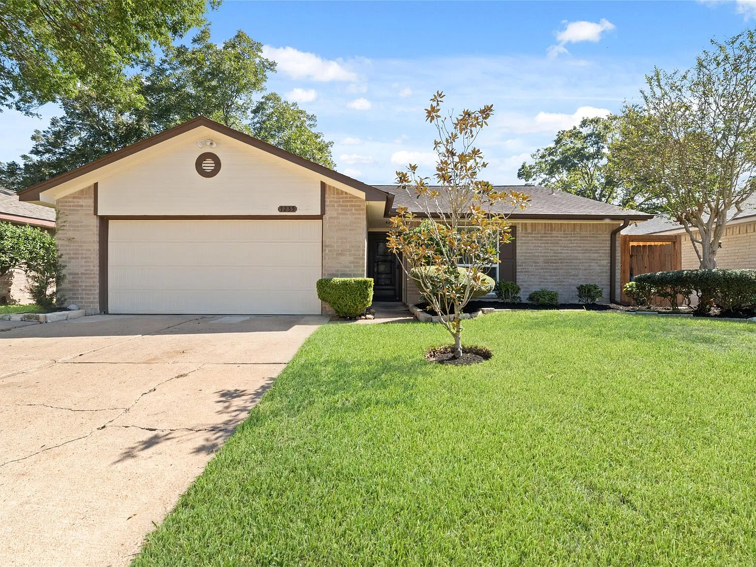 3 bed, 2.0 bath, 1078 sqft, $1,600 — Photo 1