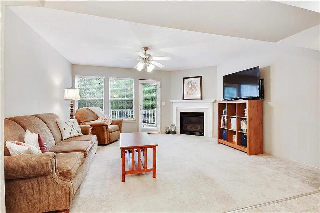 2144 SW Rambling Vine Rd — Photo 2