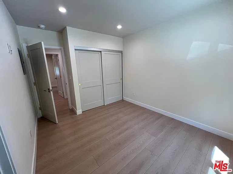 13338 Magnolia Blvd — Photo 31
