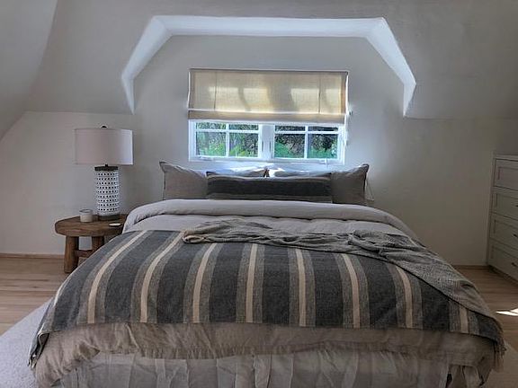 4th image of 1283 Coast Village Cir