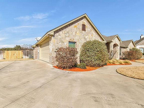 4th image of 4408 Twin Oak Ct