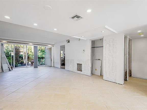 4th image of 900 8th AVE S #106