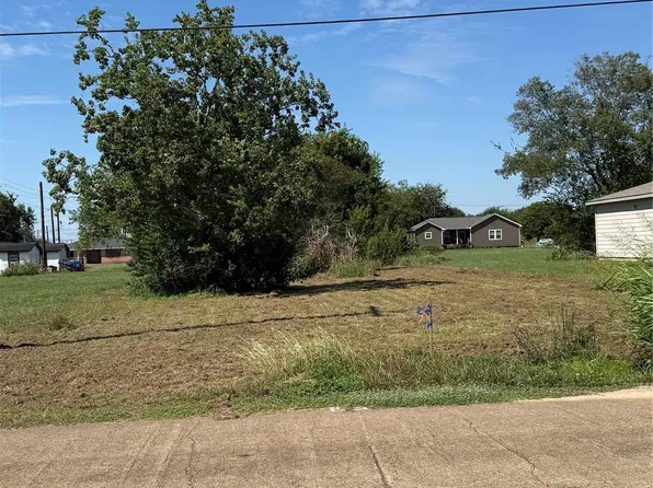 2512 Avenue B, Bay City, TX 77414