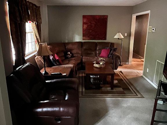3rd image of 8009 Berkshire Blvd