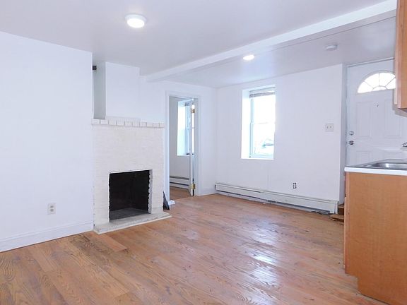 4th image of 75 Waverly St #1
