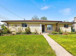 26615 Nieman St, Roseville, MI 48066