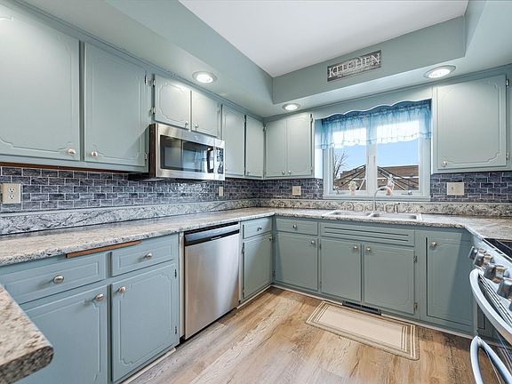 4th image of 209 E Washington St