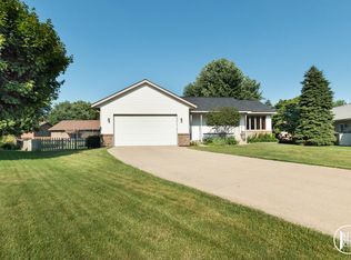 717 N Meadow Dr, Holland, MI 49423