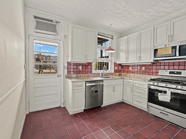 2809 N Calvert St — Photo 6