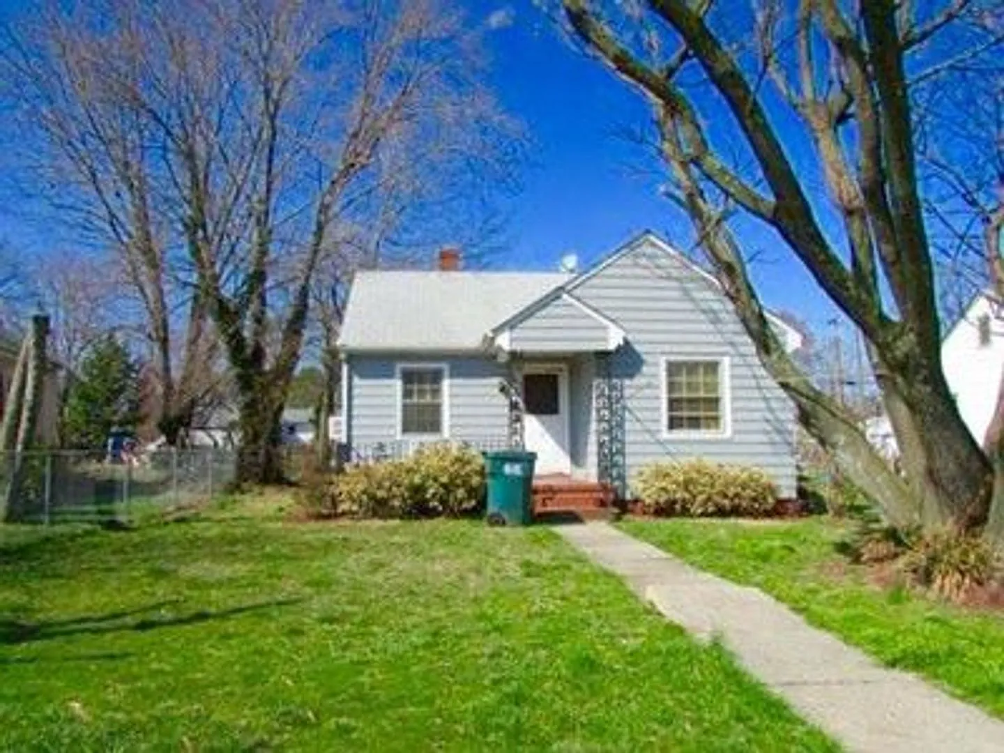 2 bed 1 bath house in Richmond — Photo 1