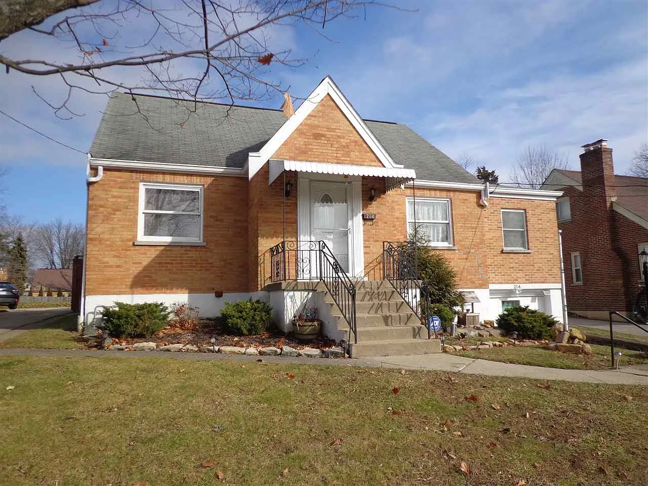 214 James Ave photo 1