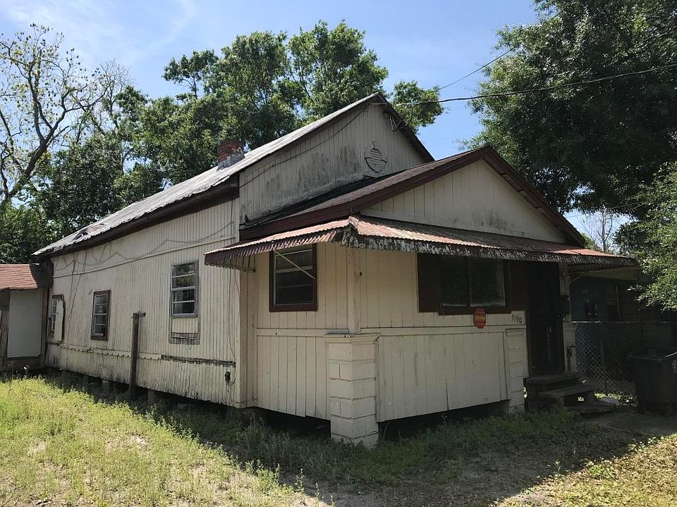1st image of 1590 W 23rd St