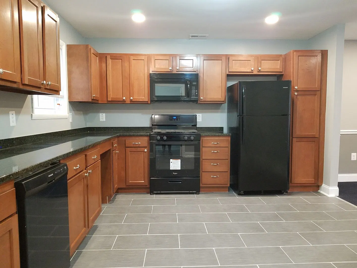 Edgewood - 3 Bedrooms and 2 baths Available! — Photo 2