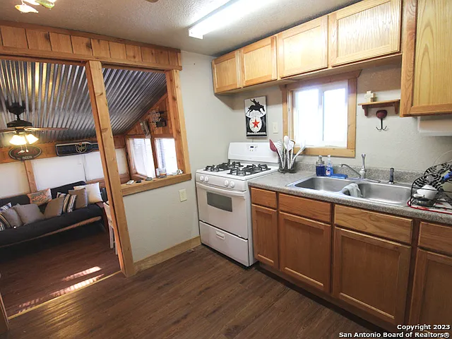 955 Faurie Rd #CEDAR CABIN — Photo 8