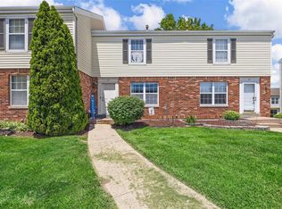 25 Woodlake Ct #B, Lake Saint Louis, MO 63367