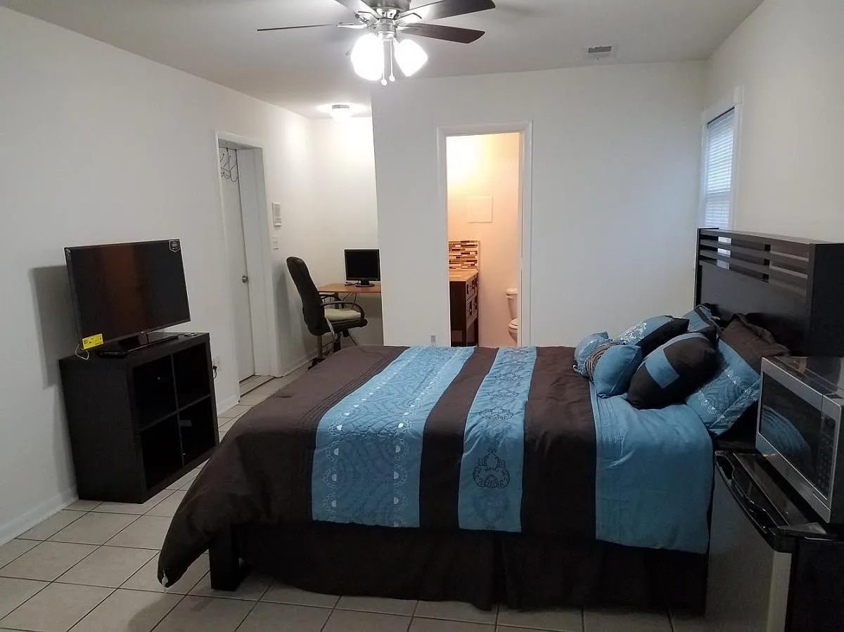 Studio, 400 sqft, $1,000 — Photo 3