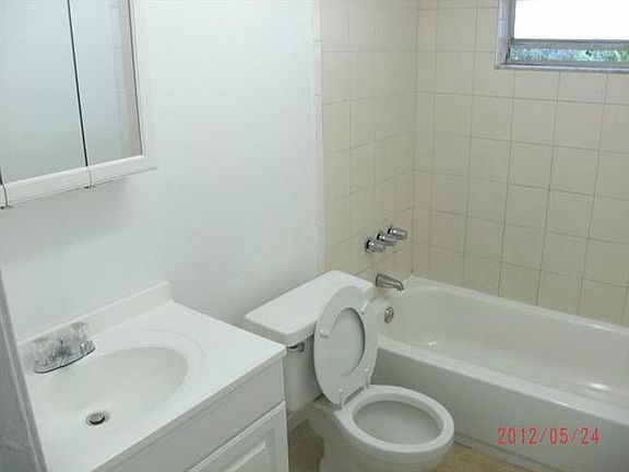 4th image of 13725 NE 6th Ave APT 305