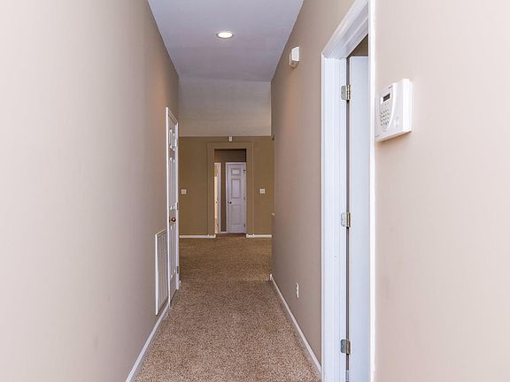 4th image of 452 Lucille Dr