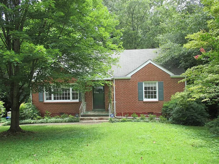 Summer, 830 Derrydown Way