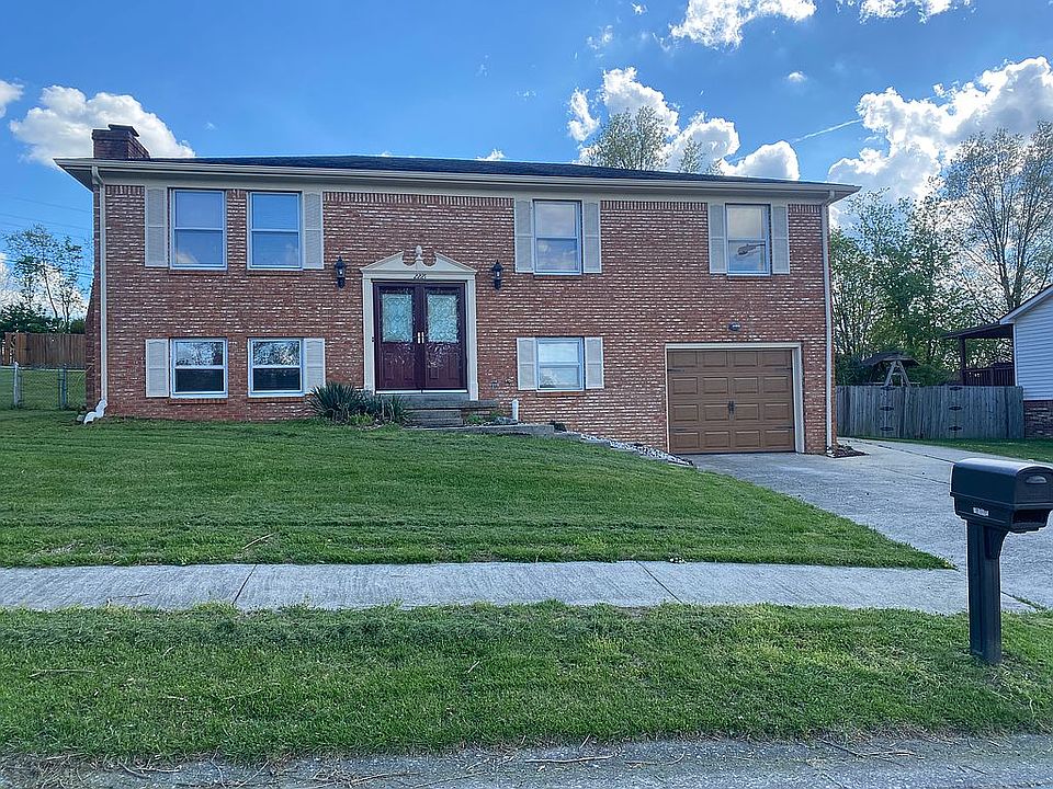 1st image of 2221 Mercer Dr