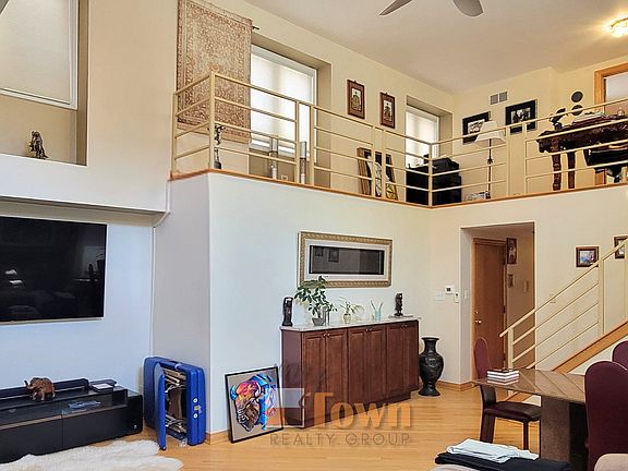 4th image of 2465 N Halsted St #3