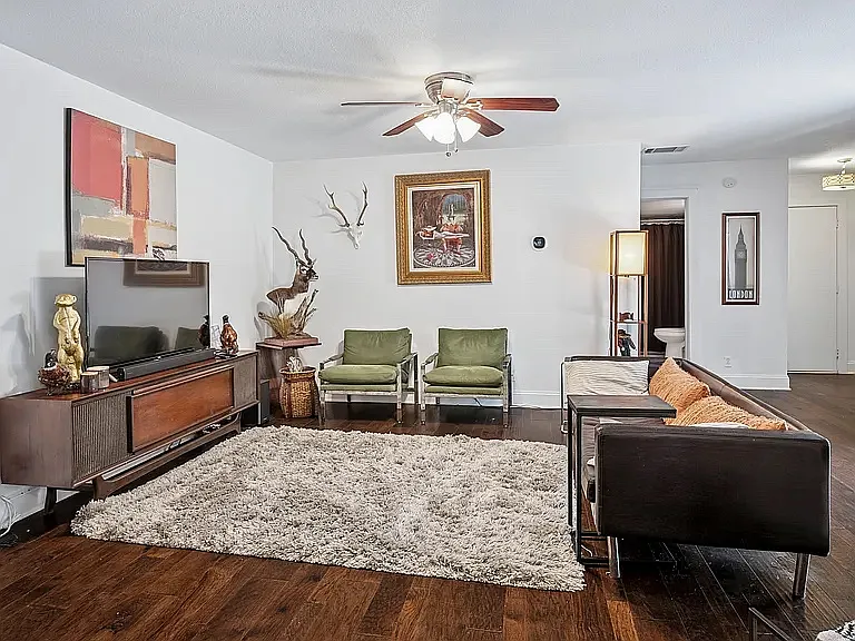 2 bed, 1015 sqft, $1,800 — Photo 2