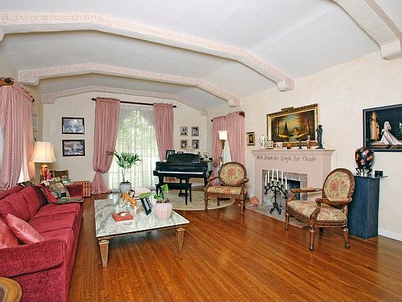 4th image of 106 S Highland Ave